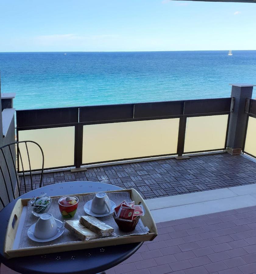 Attico Suite Spiaggia Bari Luaran gambar